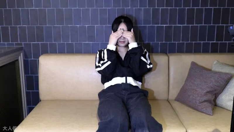 FC2-PPV-4777960 - [Amateur First-Time Shoot] Sakura (18) – A cute amateur who’s never even given a blowjob before. I made her open her mouth and made her swallow a middle-aged man’s saliva. I filmed inside her vagina and c